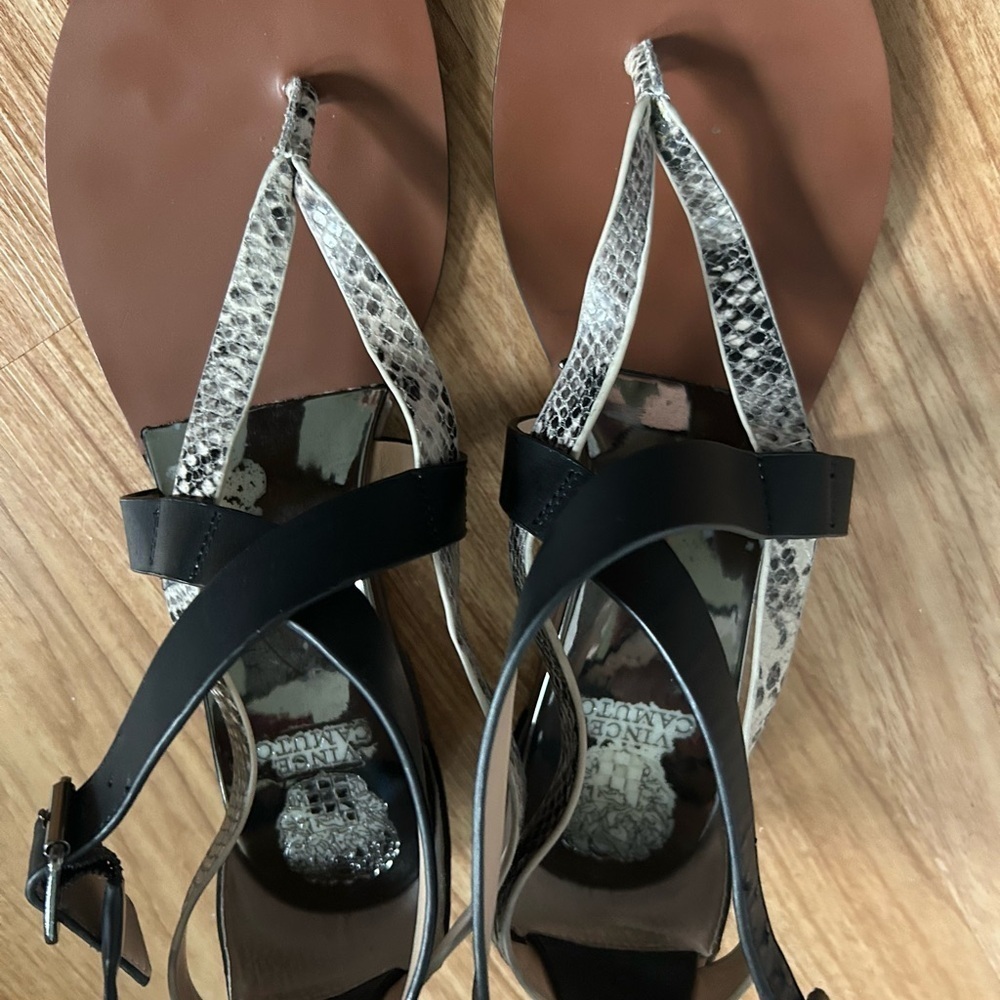 Vince Camuto Black and Gray Sandals with Snake Print Sz 8 Metal accent heel